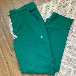 Figs Medium Petite Scrub Bottoms (Yolas) in Forest Green